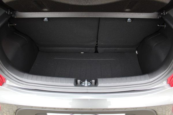 Kia Picanto 1.0-67pk DPi DynamicLine 5drs. Wegenbelasting slechts €. 32,- per mnd. Airco, camera, Apple carplay/Android auto, metallic lak, LM wielen, Bluetooth, centr. vergr. afst. bed., cruise cntrl etc.