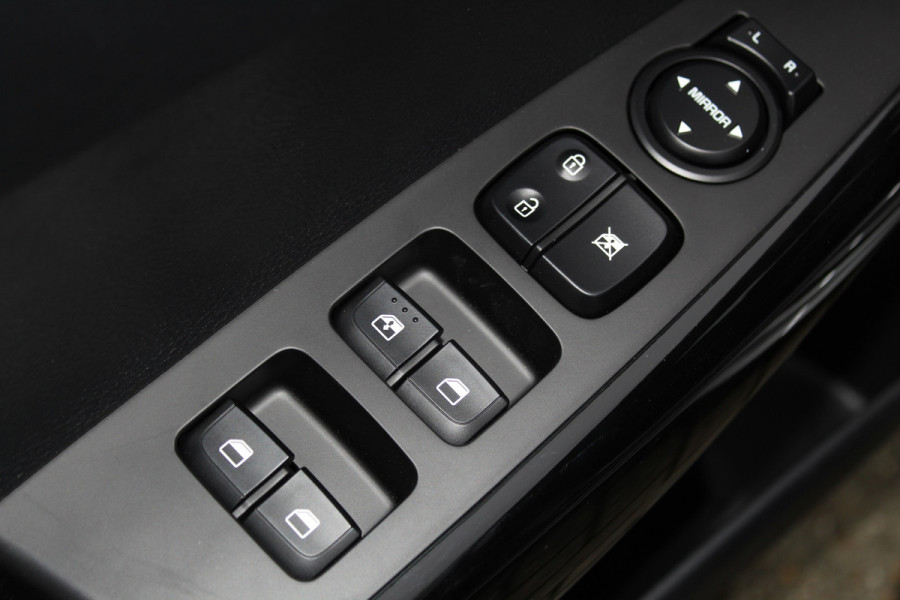 Kia Picanto 1.0-67pk DPi DynamicLine 5drs. Wegenbelasting slechts €. 32,- per mnd. Airco, camera, Apple carplay/Android auto, metallic lak, LM wielen, Bluetooth, centr. vergr. afst. bed., cruise cntrl etc.