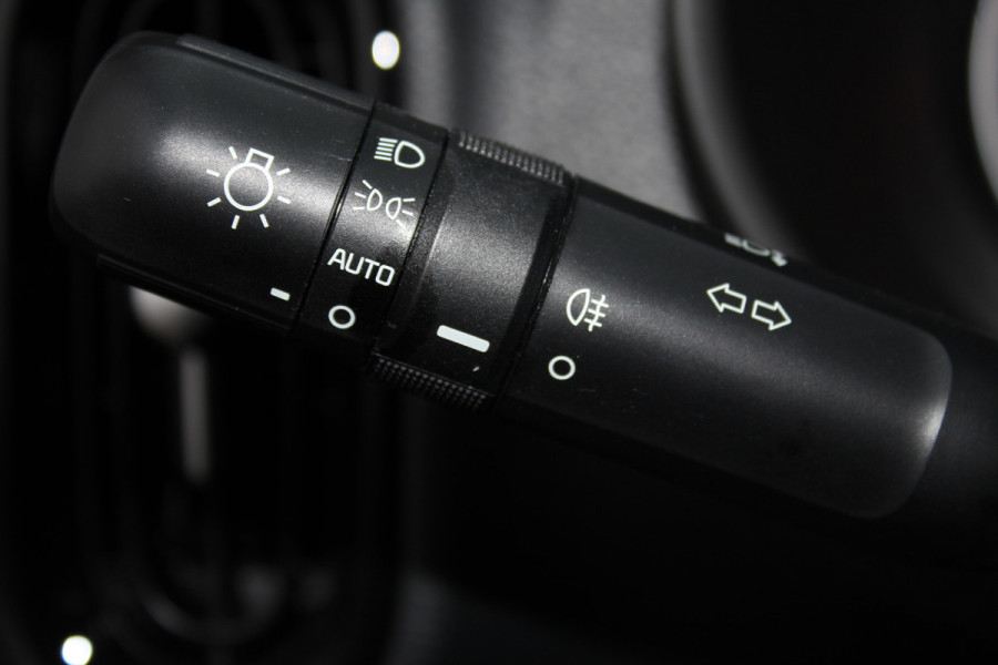 Kia Picanto 1.0-67pk DPi DynamicLine 5drs. Wegenbelasting slechts €. 32,- per mnd. Airco, camera, Apple carplay/Android auto, metallic lak, LM wielen, Bluetooth, centr. vergr. afst. bed., cruise cntrl etc.