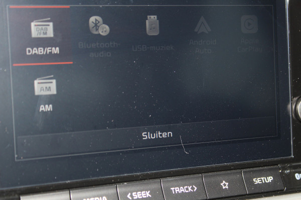 Kia Picanto 1.0-67pk DPi DynamicLine 5drs. Wegenbelasting slechts €. 32,- per mnd. Airco, camera, Apple carplay/Android auto, metallic lak, LM wielen, Bluetooth, centr. vergr. afst. bed., cruise cntrl etc.