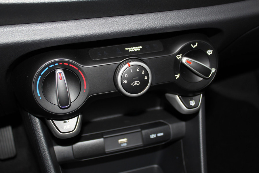 Kia Picanto 1.0-67pk DPi DynamicLine 5drs. Wegenbelasting slechts €. 32,- per mnd. Airco, camera, Apple carplay/Android auto, metallic lak, LM wielen, Bluetooth, centr. vergr. afst. bed., cruise cntrl etc.