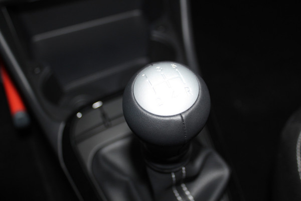 Kia Picanto 1.0-67pk DPi DynamicLine 5drs. Wegenbelasting slechts €. 32,- per mnd. Airco, camera, Apple carplay/Android auto, metallic lak, LM wielen, Bluetooth, centr. vergr. afst. bed., cruise cntrl etc.