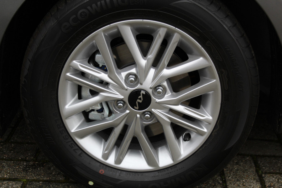 Kia Picanto 1.0-67pk DPi DynamicLine 5drs. Wegenbelasting slechts €. 32,- per mnd. Airco, camera, Apple carplay/Android auto, metallic lak, LM wielen, Bluetooth, centr. vergr. afst. bed., cruise cntrl etc.