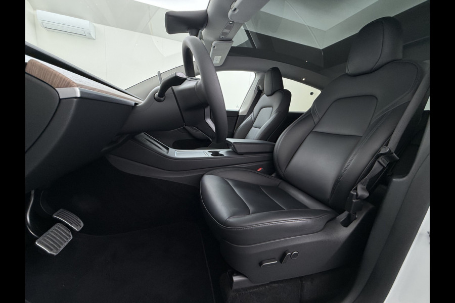 Tesla Model Y Long Range AWD 514pk Warmtepomp SOH 93% Leder Panoramadak Matrix-LED Autopilot Elektr.Stuur+Stoel+Verwarmd Navi Ecc Premium Audi Elektr.Stuur+Stoel+Verwarmd Navi Ecc Premium Audio Keyless Privacy Glass 4WD 1e Eigenaar Fabrieksgarantie tot 23-2-2027 Garantie op Accu en Motoren 23-02-2031/192.000km