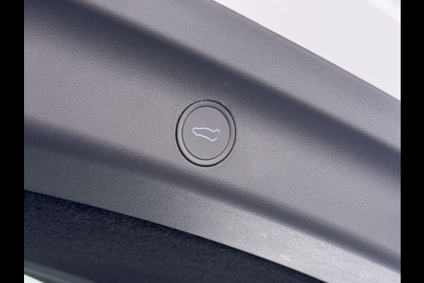 Tesla Model Y Long Range AWD 514pk Warmtepomp SOH 93% Leder Panoramadak Matrix-LED Autopilot Elektr.Stuur+Stoel+Verwarmd Navi Ecc Premium Audi Elektr.Stuur+Stoel+Verwarmd Navi Ecc Premium Audio Keyless Privacy Glass 4WD 1e Eigenaar Fabrieksgarantie tot 23-2-2027 Garantie op Accu en Motoren 23-02-2031/192.000km