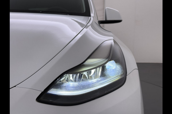 Tesla Model Y Long Range AWD 514pk Warmtepomp SOH 93% Leder Panoramadak Matrix-LED Autopilot Elektr.Stuur+Stoel+Verwarmd Navi Ecc Premium Audi Elektr.Stuur+Stoel+Verwarmd Navi Ecc Premium Audio Keyless Privacy Glass 4WD 1e Eigenaar Fabrieksgarantie tot 23-2-2027 Garantie op Accu en Motoren 23-02-2031/192.000km