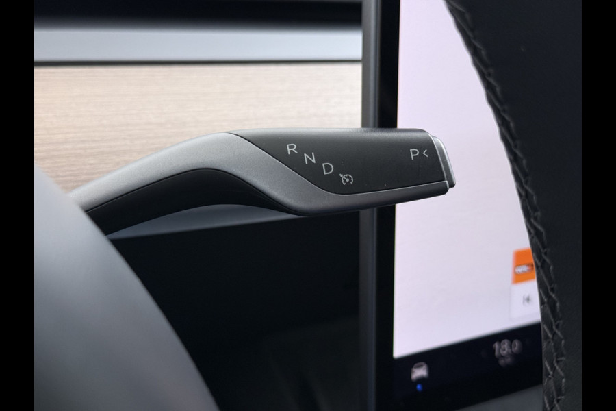 Tesla Model Y Long Range AWD 514pk Warmtepomp SOH 93% Leder Panoramadak Matrix-LED Autopilot Elektr.Stuur+Stoel+Verwarmd Navi Ecc Premium Audi Elektr.Stuur+Stoel+Verwarmd Navi Ecc Premium Audio Keyless Privacy Glass 4WD 1e Eigenaar Fabrieksgarantie tot 23-2-2027 Garantie op Accu en Motoren 23-02-2031/192.000km