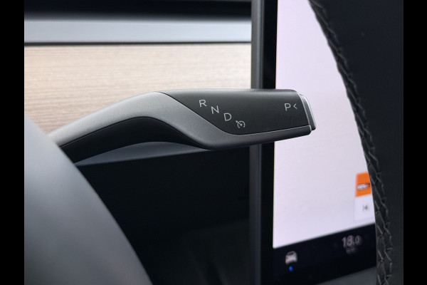 Tesla Model Y Long Range AWD 514pk Warmtepomp SOH 93% Leder Panoramadak Matrix-LED Autopilot Elektr.Stuur+Stoel+Verwarmd Navi Ecc Premium Audi Elektr.Stuur+Stoel+Verwarmd Navi Ecc Premium Audio Keyless Privacy Glass 4WD 1e Eigenaar Fabrieksgarantie tot 23-2-2027 Garantie op Accu en Motoren 23-02-2031/192.000km