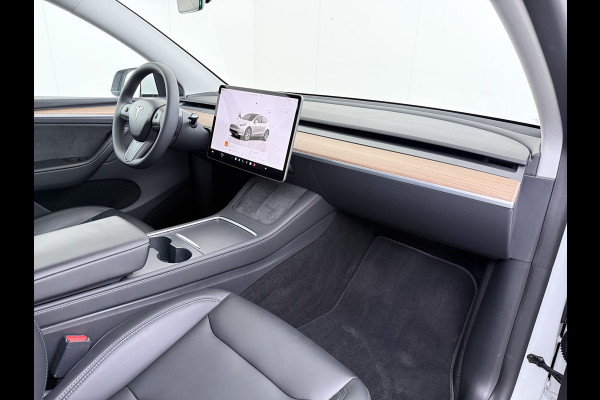 Tesla Model Y Long Range AWD 514pk Warmtepomp SOH 93% Leder Panoramadak Matrix-LED Autopilot Elektr.Stuur+Stoel+Verwarmd Navi Ecc Premium Audi Elektr.Stuur+Stoel+Verwarmd Navi Ecc Premium Audio Keyless Privacy Glass 4WD 1e Eigenaar Fabrieksgarantie tot 23-2-2027 Garantie op Accu en Motoren 23-02-2031/192.000km