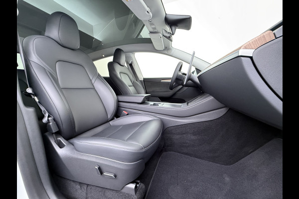 Tesla Model Y Long Range AWD 514pk Warmtepomp SOH 93% Leder Panoramadak Matrix-LED Autopilot Elektr.Stuur+Stoel+Verwarmd Navi Ecc Premium Audi Elektr.Stuur+Stoel+Verwarmd Navi Ecc Premium Audio Keyless Privacy Glass 4WD 1e Eigenaar Fabrieksgarantie tot 23-2-2027 Garantie op Accu en Motoren 23-02-2031/192.000km