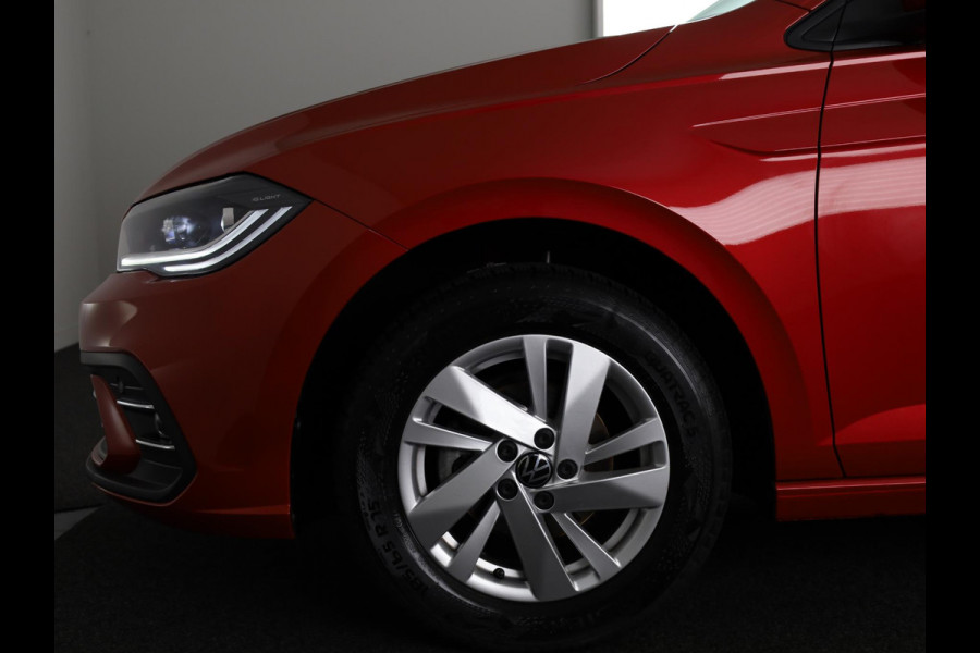 Volkswagen Polo 1.0 TSI Style 95 pk Automaat (DSG) | Navigatie | Parkeersensoren | Adaptieve cruise control | Matrix LED koplampen | Stoelverwarming |