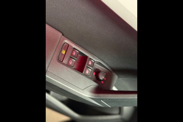 Seat Arona 1.0 TSI Style Business Intense | Stoelverwarming | Carplay | Camera | Sfeerverlichting