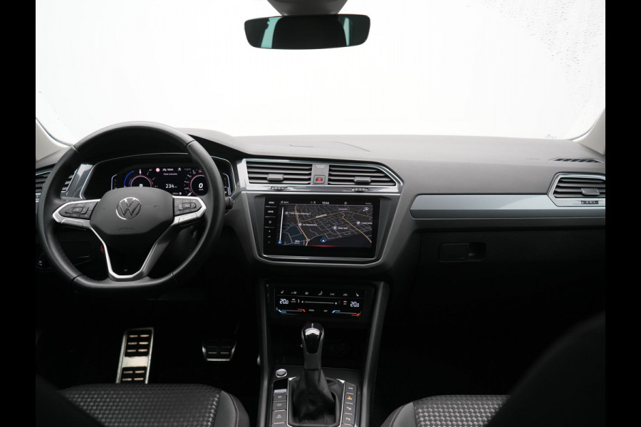 Volkswagen Tiguan 1.4 TSI eHybrid Active PHEV 245pk Dealer O.H | Adaptive Cruise | Camera | Parkassist | Stoelverwarming | Keyless | Apple Carplay | BLIS | Plug In Hybrid