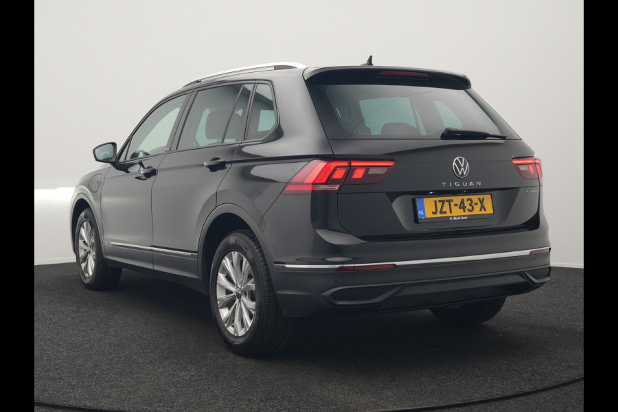 Volkswagen Tiguan 1.4 TSI eHybrid Active PHEV 245pk Dealer O.H | Adaptive Cruise | Camera | Parkassist | Stoelverwarming | Keyless | Apple Carplay | BLIS | Plug In Hybrid