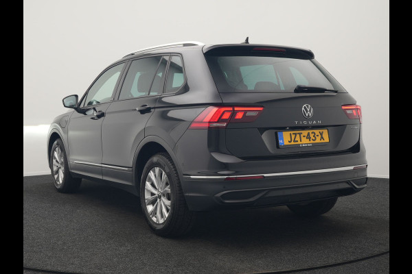 Volkswagen Tiguan 1.4 TSI eHybrid Active PHEV 245pk Dealer O.H | Adaptive Cruise | Camera | Parkassist | Stoelverwarming | Keyless | Apple Carplay | BLIS | Plug In Hybrid