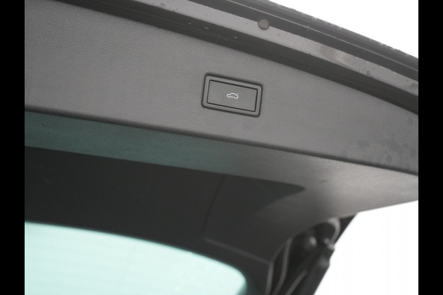 Volkswagen Tiguan 1.4 TSI eHybrid Active PHEV 245pk Dealer O.H | Adaptive Cruise | Camera | Parkassist | Stoelverwarming | Keyless | Apple Carplay | BLIS | Plug In Hybrid