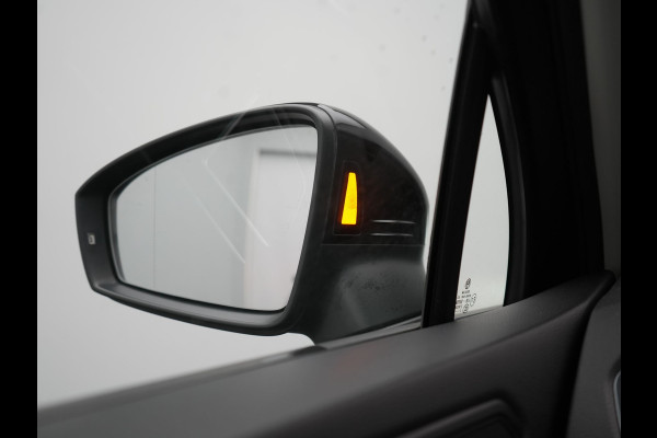 Volkswagen Tiguan 1.4 TSI eHybrid Active PHEV 245pk Dealer O.H | Adaptive Cruise | Camera | Parkassist | Stoelverwarming | Keyless | Apple Carplay | BLIS | Plug In Hybrid