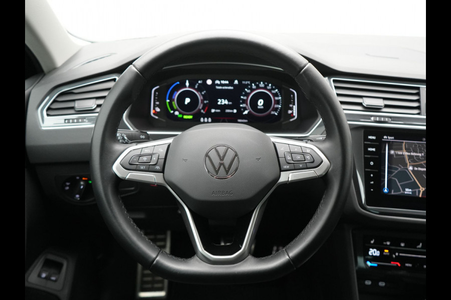 Volkswagen Tiguan 1.4 TSI eHybrid Active PHEV 245pk Dealer O.H | Adaptive Cruise | Camera | Parkassist | Stoelverwarming | Keyless | Apple Carplay | BLIS | Plug In Hybrid