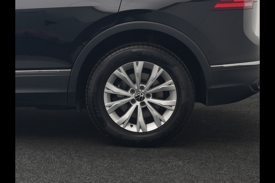 Volkswagen Tiguan 1.4 TSI eHybrid Active PHEV 245pk Dealer O.H | Adaptive Cruise | Camera | Parkassist | Stoelverwarming | Keyless | Apple Carplay | BLIS | Plug In Hybrid