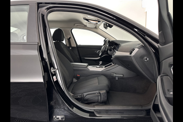 BMW 3-serie 320i Business Edition (INCL.BTW) Aut. *FULL-LED | NAVI-FULLMAP | COMFORT-SEATS | HIFI-SOUND | DIGI-COCKPIT | DAB | SHIFT-PADDLES | ECC | PDC | CRUISE | 16''ALU | TOWBAR*