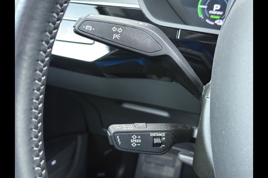 Audi e-tron 313pk Quattro Leder Panoramadak Adaptive.Cruise Camera Elek.Stoelen+Memory+Verwarmd Navi Ecc Pdc Soh 91%Stoelverwarming Elek.Achterklep AWD Led Bluetooth Rijstrooksensor WiFi Lmv 4WD Business Edition Plus 71kWh Origineel Nederlandse Auto 1800kg trekvermogen!