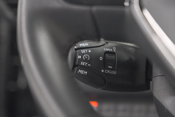 Peugeot 208 PureTech 100 EAT8 Allure | Camera | Navigatie | Apple Carplay | Parkeersensoren