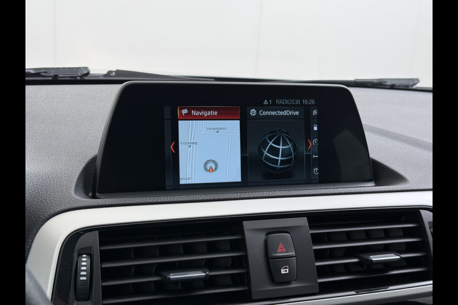 BMW 1-serie 118I AUT-8 Sport Navi Pdc Sportstoelen Trekhaak Ecc Corporate Edition Lmv 17" Regen-Lichtsensor Isofix Bluetooth Origineel Nederlandse Auto Zeer nette BMW 118I