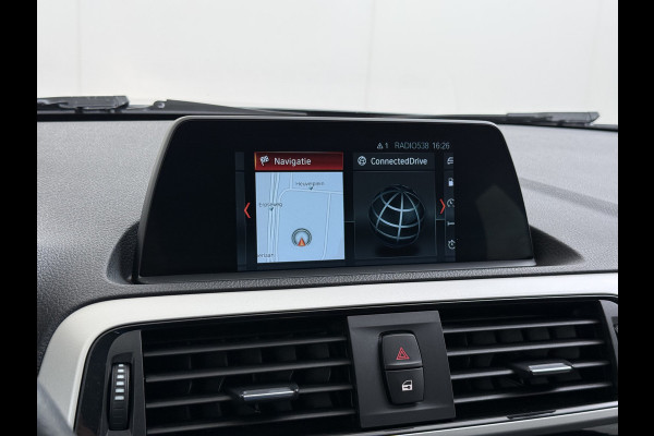 BMW 1-serie 118I AUT-8 Sport Navi Pdc Sportstoelen Trekhaak Ecc Corporate Edition Lmv 17" Regen-Lichtsensor Isofix Bluetooth Origineel Nederlandse Auto Zeer nette BMW 118I