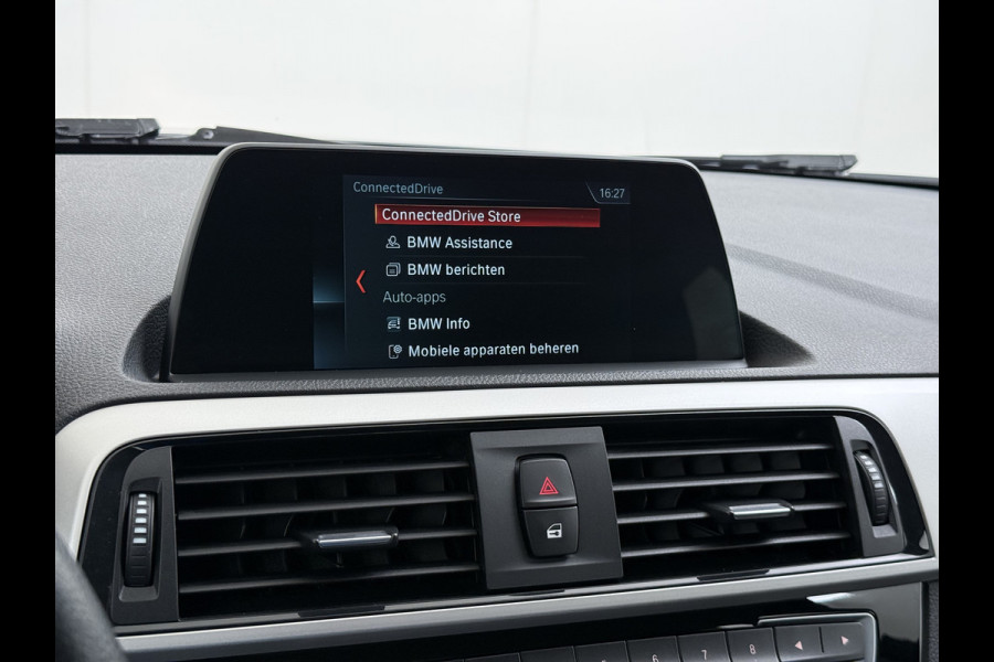 BMW 1-serie 118I AUT-8 Sport Navi Pdc Sportstoelen Trekhaak Ecc Corporate Edition Lmv 17" Regen-Lichtsensor Isofix Bluetooth Origineel Nederlandse Auto Zeer nette BMW 118I