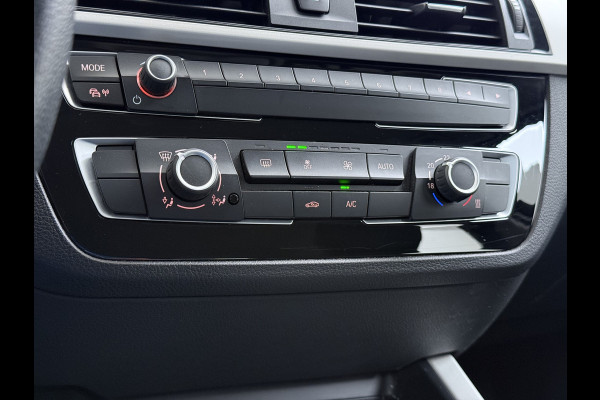 BMW 1-serie 118I AUT-8 Sport Navi Pdc Sportstoelen Trekhaak Ecc Corporate Edition Lmv 17" Regen-Lichtsensor Isofix Bluetooth Origineel Nederlandse Auto Zeer nette BMW 118I