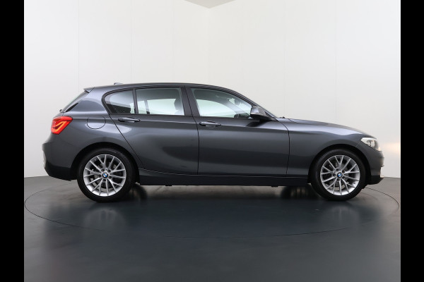 BMW 1-serie 118I AUT-8 Sport Navi Pdc Sportstoelen Trekhaak Ecc Corporate Edition Lmv 17" Regen-Lichtsensor Isofix Bluetooth Origineel Nederlandse Auto Zeer nette BMW 118I
