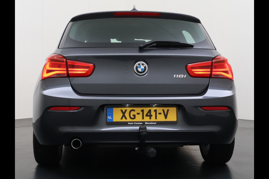 BMW 1-serie 118I AUT-8 Sport Navi Pdc Sportstoelen Trekhaak Ecc Corporate Edition Lmv 17" Regen-Lichtsensor Isofix Bluetooth Origineel Nederlandse Auto Zeer nette BMW 118I