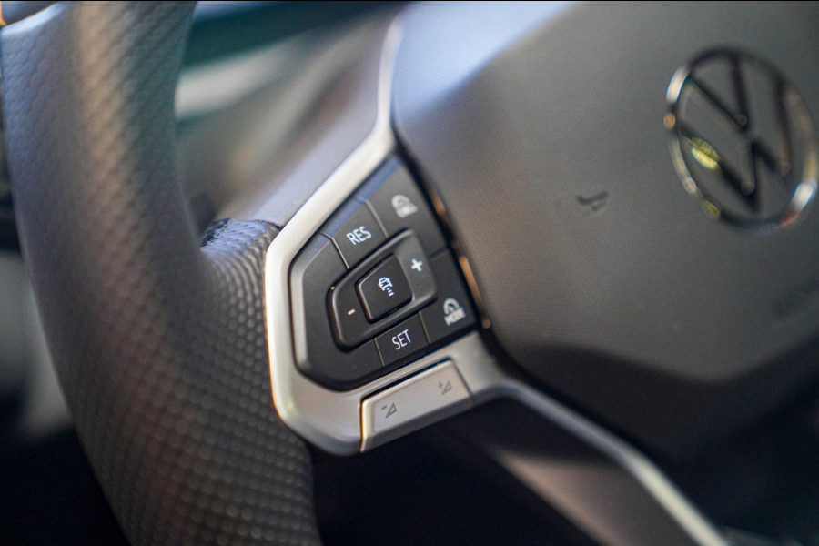 Volkswagen Tiguan 1.5 eTSI R-Line Edition | 360 camera | Massage | Stuurwiel Verwarming | IQ Light | NIEUW