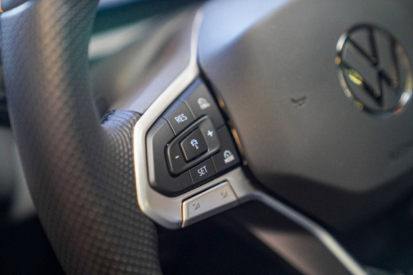 Volkswagen Tiguan 1.5 eTSI R-Line Edition | 360 camera | Massage | Stuurwiel Verwarming | IQ Light | NIEUW