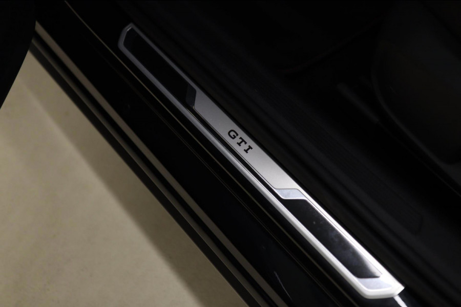 Volkswagen Polo 2.0 TSI GTI PANO/STOELVER/CARPLAY/BEATS/BOMVOL