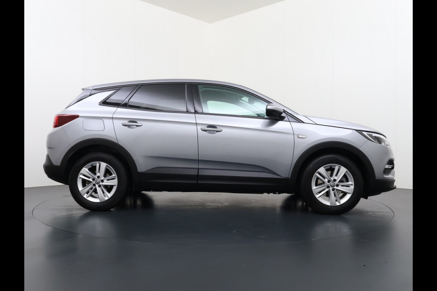 Opel Grandland X 1.2T 131PK Trekhaak Navi Ecc Pdc Apple Carplay Android Auto Cruise Control Edition Lmv Licht-Regensensor Verkeersbordherkenning PrivacyGlas IntelliLink Bluetooth Origineel Nederlandse Auto 1.400KG Trekgewicht! Bij ons volledig Onderhouden