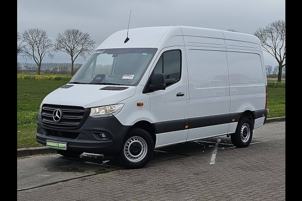 Mercedes-Benz Sprinter 317 L2H2 RWD Cruise control, Airco, Navi, Camera, Laneassist, Automaat, Mbux10, 170 Pk!