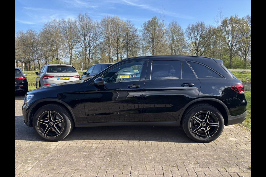 Mercedes-Benz GLC 300e 4MATIC AMG Line | Elektrisch verstelbare stoelen met geheugen | Stoelverwarming | Achteruitrijcamera