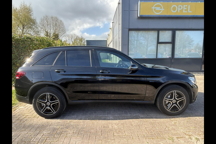 Mercedes-Benz GLC 300e 4MATIC AMG Line | Elektrisch verstelbare stoelen met geheugen | Stoelverwarming | Achteruitrijcamera