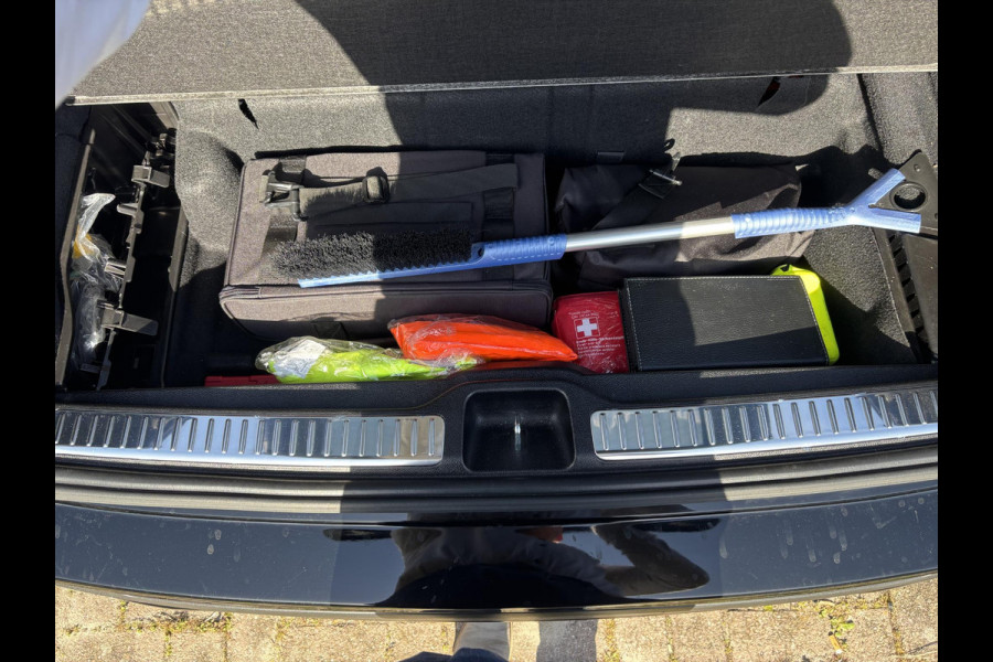 Mercedes-Benz GLC 300e 4MATIC AMG Line | Elektrisch verstelbare stoelen met geheugen | Stoelverwarming | Achteruitrijcamera