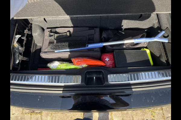 Mercedes-Benz GLC 300e 4MATIC AMG Line | Elektrisch verstelbare stoelen met geheugen | Stoelverwarming | Achteruitrijcamera