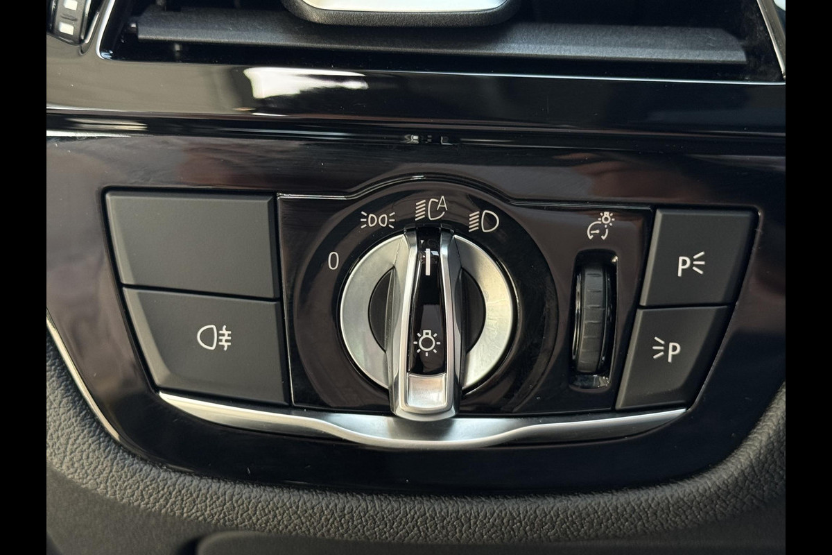 BMW 5 Serie Touring 520e Business Edition Plus NL-AUTO | LEDER | PDC