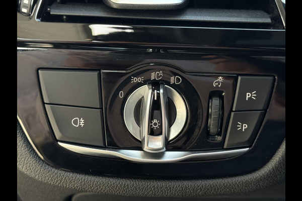 BMW 5 Serie Touring 520e Business Edition Plus NL-AUTO | LEDER | PDC