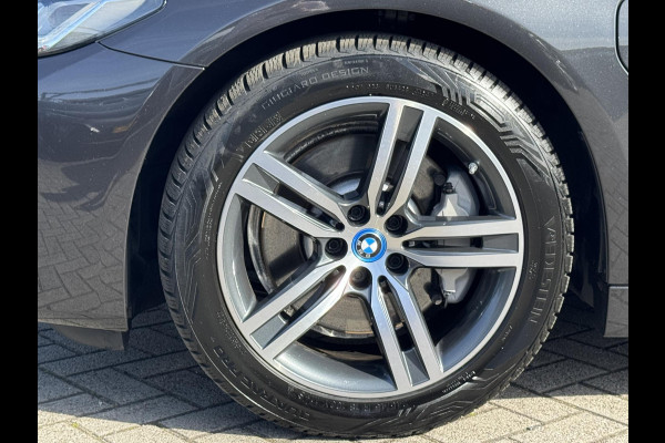 BMW 5 Serie Touring 520e Business Edition Plus NL-AUTO | LEDER | PDC