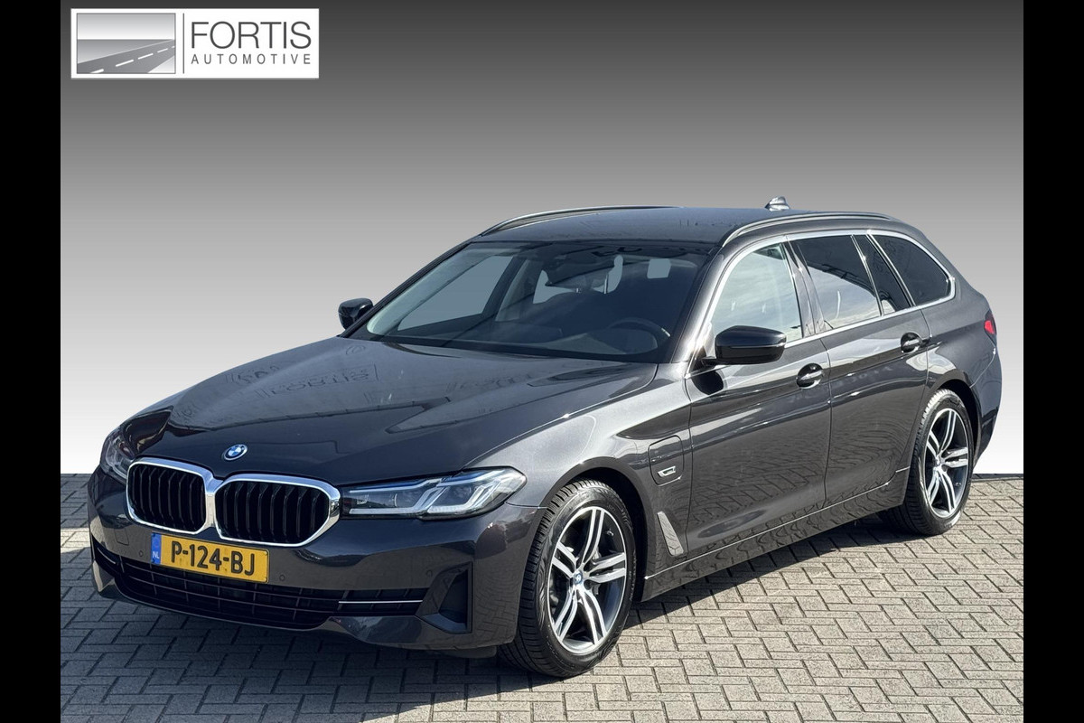 BMW 5 Serie Touring 520e Business Edition Plus NL-AUTO | LEDER | PDC