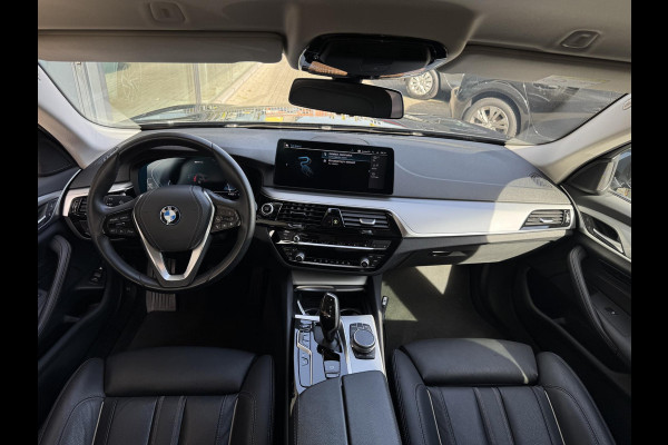 BMW 5 Serie Touring 520e Business Edition Plus NL-AUTO | LEDER | PDC