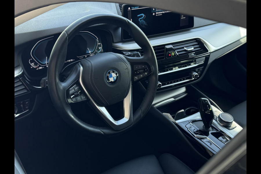 BMW 5 Serie Touring 520e Business Edition Plus NL-AUTO | LEDER | PDC