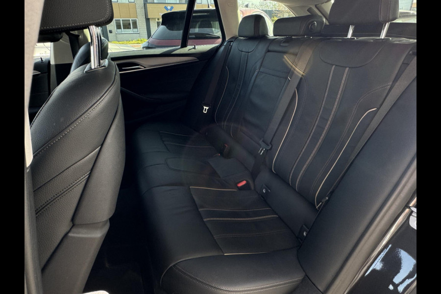 BMW 5 Serie Touring 520e Business Edition Plus NL-AUTO | LEDER | PDC