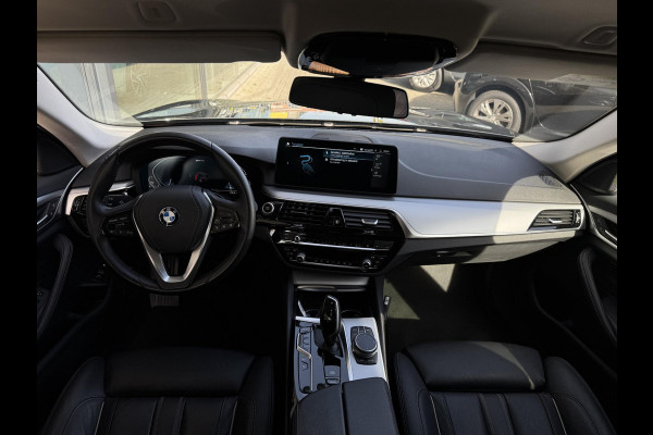 BMW 5 Serie Touring 520e Business Edition Plus NL-AUTO | LEDER | PDC