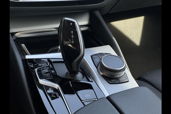 BMW 5 Serie Touring 520e Business Edition Plus NL-AUTO | LEDER | PDC